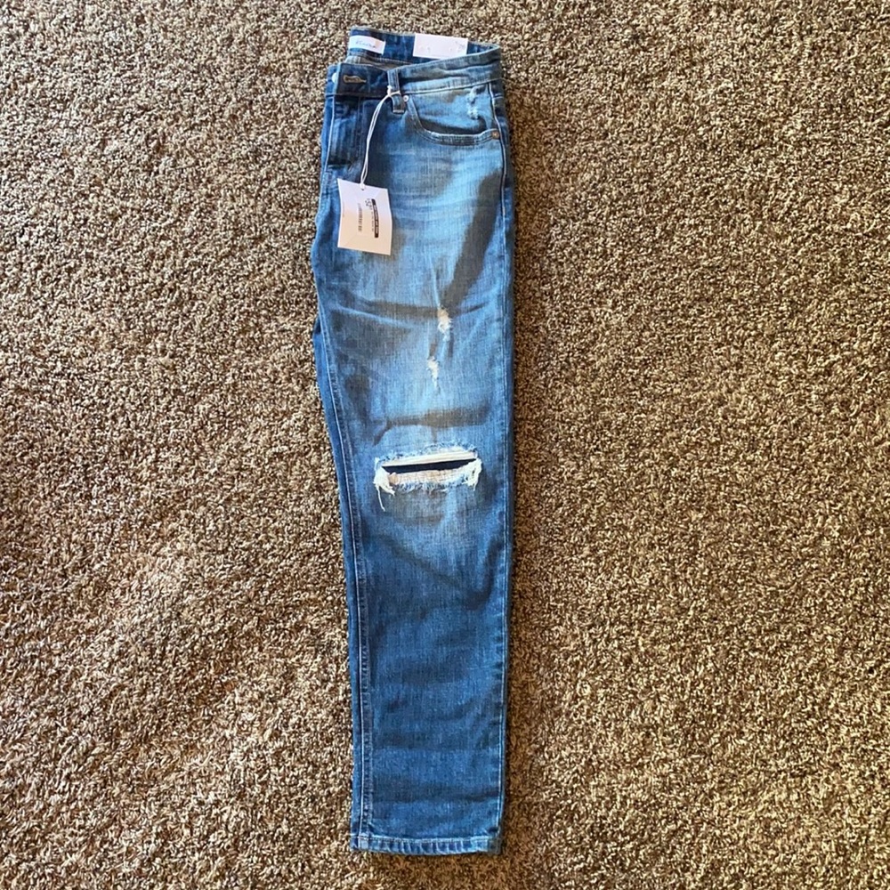New with Tags Kancan relaxed fit jeans.